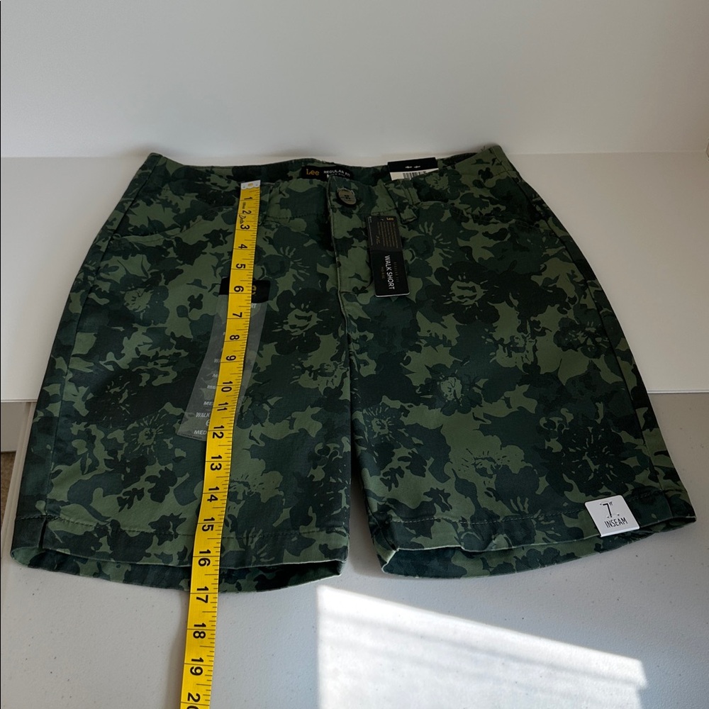 LEE women’s Olive Camouflage Flat Front Shorts. - Picture 6 of 14